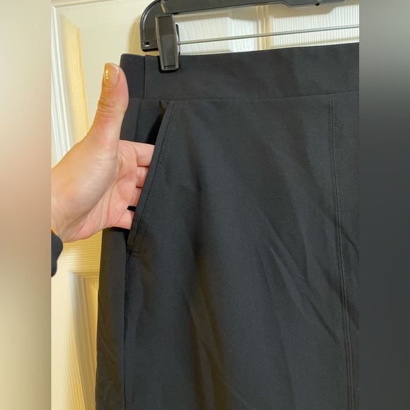 Liz Claiborne Women’s black lined skirt with pockets and elastic waistband Sz 8 - Picture 2 of 14